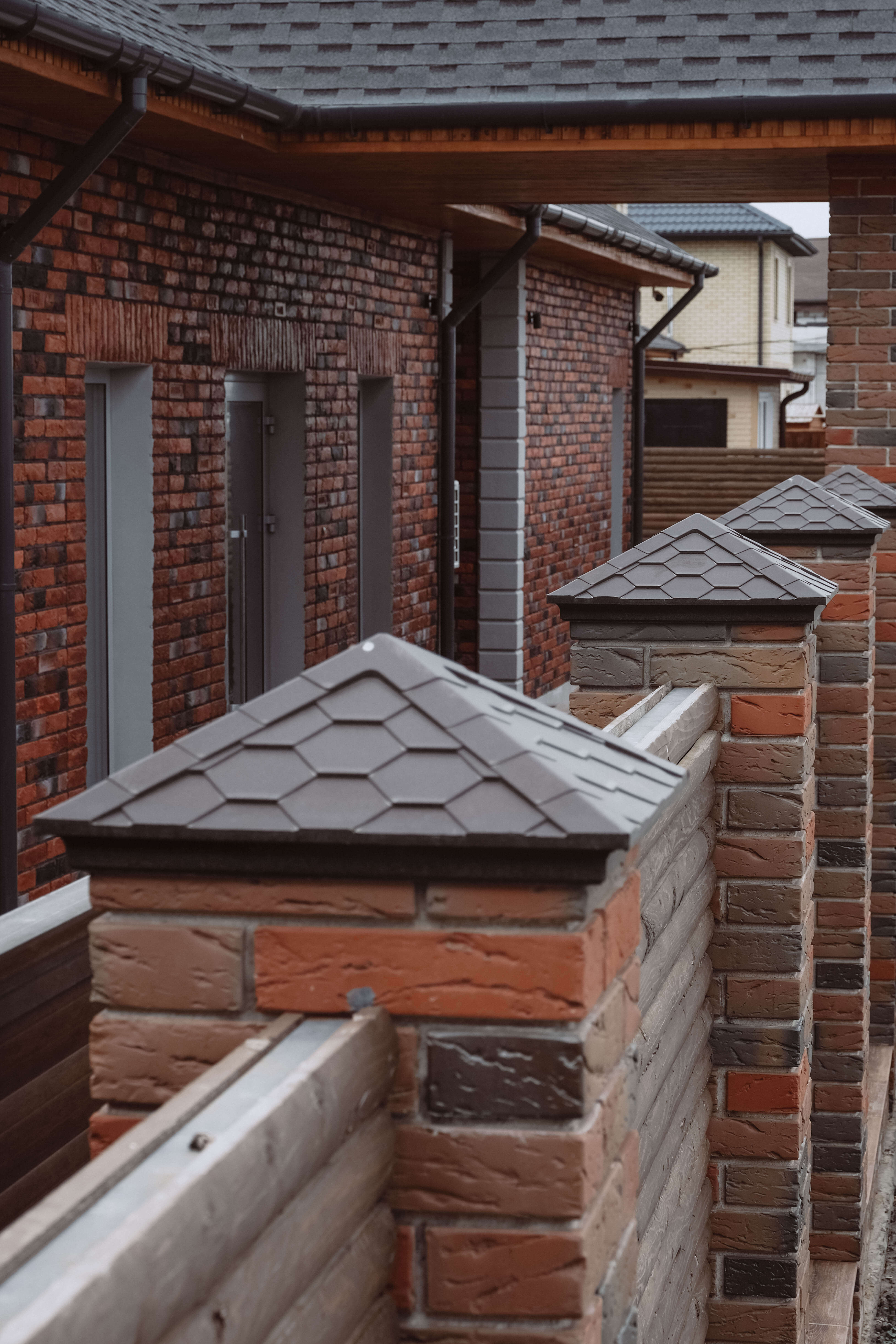 Колпак Zking Эверест Коричневый на столб 1.5х1.5 кирпича (390х390мм) в Харцызске фото